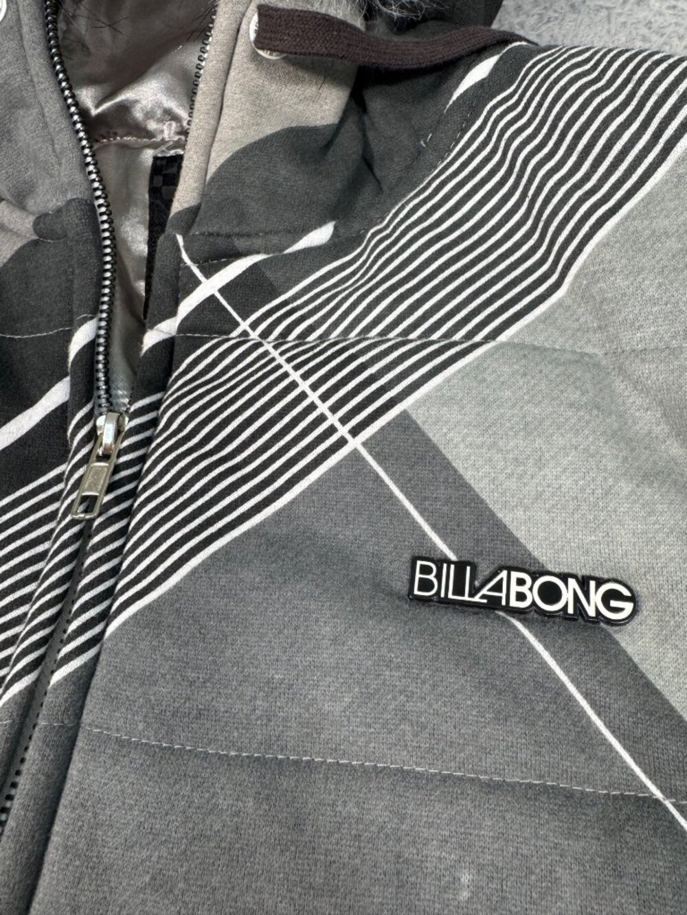 Billabong Hooded Jacket Faux Fur Trim Gray/Black Geometric Pattern Womens S - Picture 8 of 16